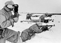 german-soldiers-from-1st-ski-division-1-skijc3a4ger-division-armed-with-stg-44-sturmgewehr-44-...jpg