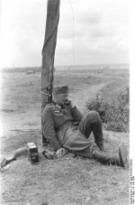 Bundesarchiv_B_145_Bild-F016207-0020A,_Am_Pruth,_Oberstleutnant_Hans_v._Ahlfen.jpg